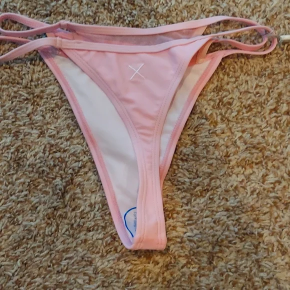 Boutine LA Pink Bikini Set - Picture 3 of 10